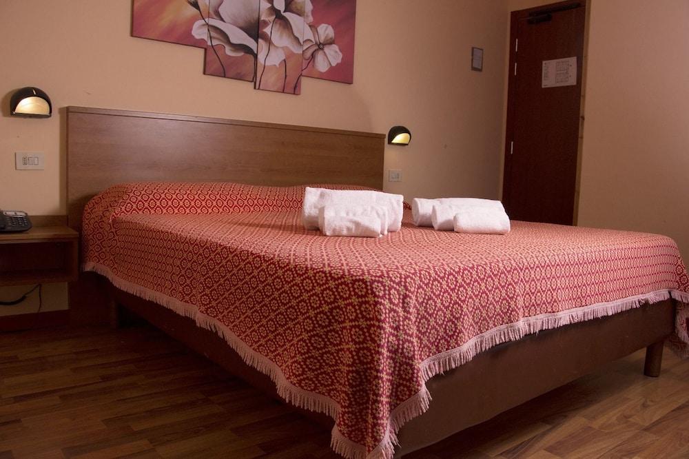 Turim Hotel & Spa Wellness Center Бастия-Умбра Экстерьер фото